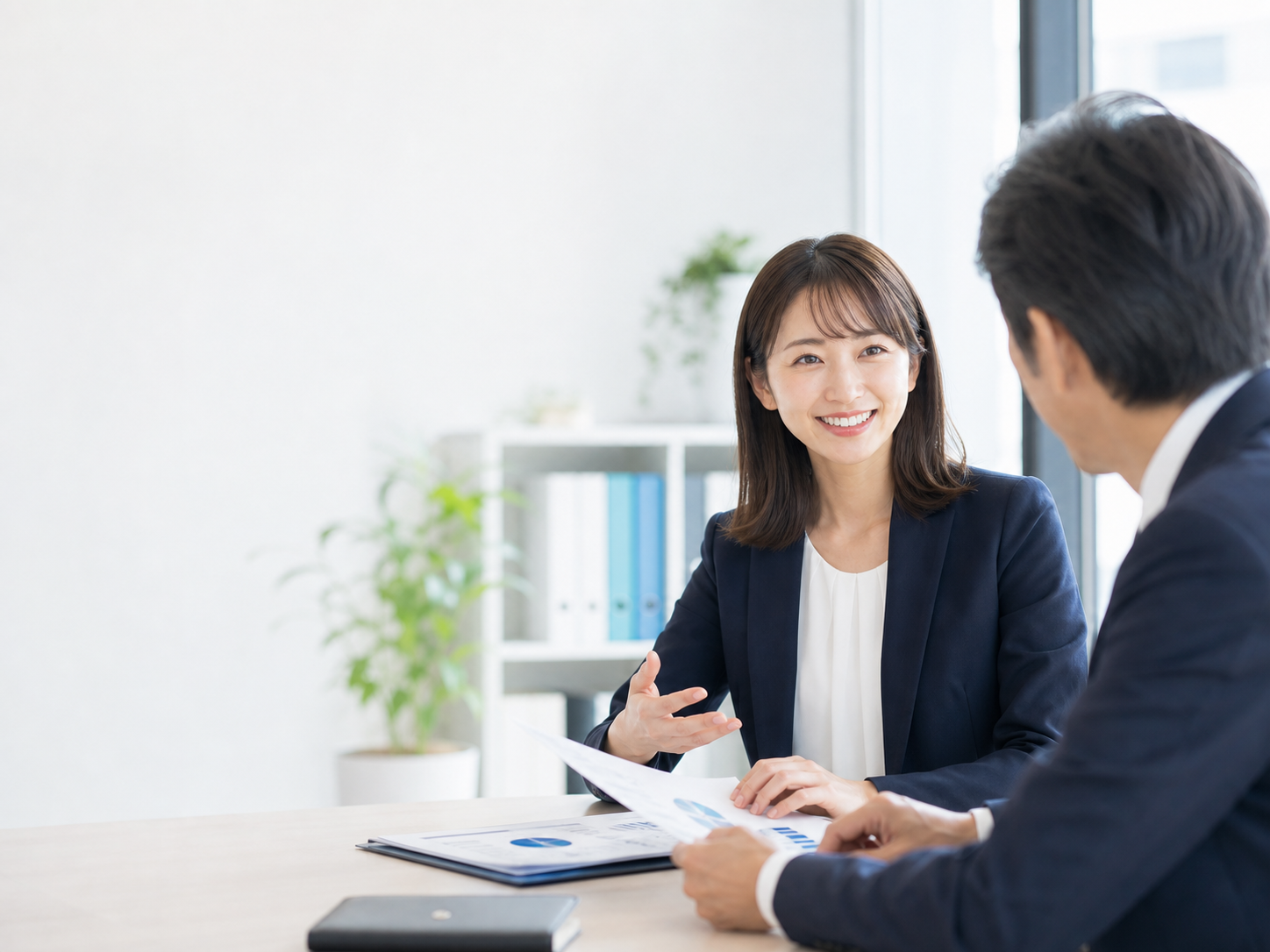 売り手と買い手がつながるマーケットプレイスのイメージ